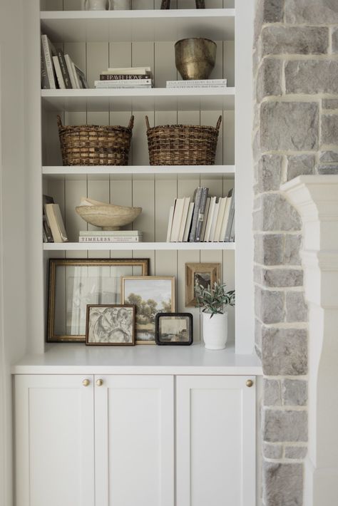 OAKSTONE HOMES Styling Antiques, Oakstone Homes, Bookshelves Decor, Home Living Room Decor, Shelf Decor Living Room, Styling Shelves, Bookcase Styling, Shelving Design, Room Shelves