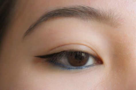 Eyeliner For Blue Eyes, Blue Liner On Brown Eyes, Blue Under Eyeliner, Blue Liner Under Eye, Undereye Liner, Blue Under Eye Makeup, Blue Liner Brown Eyes, Blue Eye Makeup Monolid, Blue Eyeliner Asian Eyes