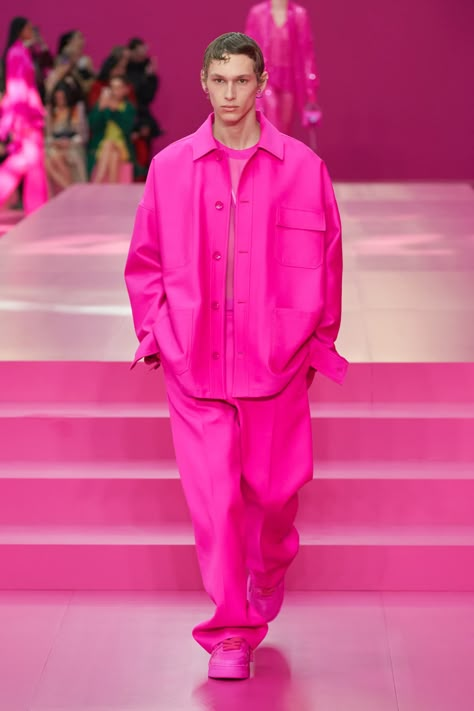 Valentino Fall 2022 Ready-to-Wear Collection | Vogue School Picture Outfits, Pink Party Outfit, Valentino Fall 2022, Wedding Guest Outfit Men, All Pink Outfit, Valentino Menswear, Men In Pink, Runway Men, Wedding Guest Outfit Winter