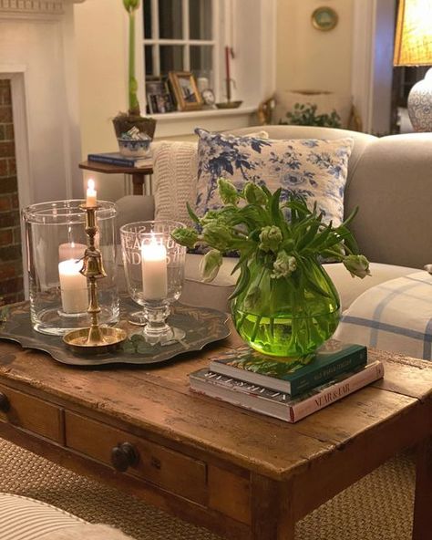 Karen on Instagram: "Just another quiet winter night…#weekend #saturdaynight #january #winterblues #tulips #candles #antiques #livingwithantiques #spotmycottage #blueandwhite #adwellingtoremember #sunday #homeandgardenig #hygge #hyggehome #toletray #vintage #touchofgreen #cozycore #homesweethome #cozy #lehighlocal #bethlehempa #love #winter" Coffee Table Antique, Cozy Coffee Table Decor, Candle Display Ideas Living Rooms, Candles On Coffee Table, Vintage Coffee Table Decor, Displaying China, Old Southern Homes, Coffee Table Vignettes, Living Room Candles