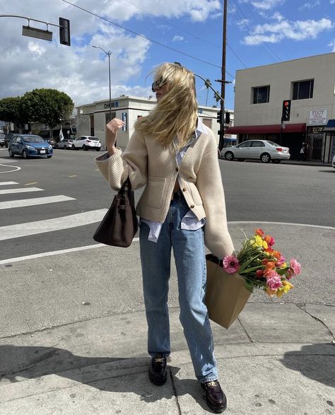 Beige Cardigan Outfit, Cream Cardigan Outfit, Elsa Hosk Outfits, Elsa Hosk Style, Cardigan Outfit, Elsa Hosk, Cardigan Outfits, Beige Cardigan, Wide Jeans