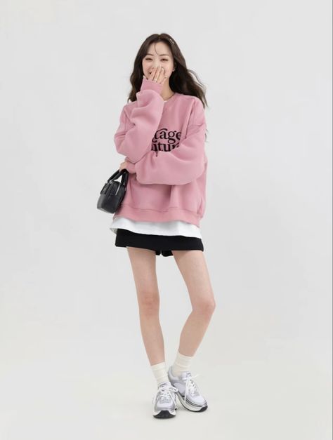 Outfit Inspo Girl, Sweater Outfits Korean, Pink Shorts Outfits, Preppy Chic Outfits, 가을 패션, Korean Outfits, Casual Style Outfits, Lookbook Outfits, Cute Casual Outfits