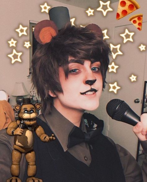 5 Nights Of Freddy Costume, Diy Fnaf Costume, Fnaf Characters As Humans, Glamrock Freddy Makeup, Foxy Makeup Fnaf, Freddy Fazbear Makeup, Easy Fnaf Cosplay, Fnaf Makeup Ideas, Fnaf Cosplay Makeup