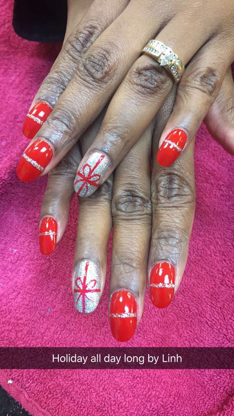 Sns Nails Ideas, Christmas Sns Nails, Christmas Sns Nails Ideas, Holiday Dip Nails, Nails Red Chrome, Holiday Dip, Red And Silver Nails, Christmas Nails Red, Christmas Nail Design