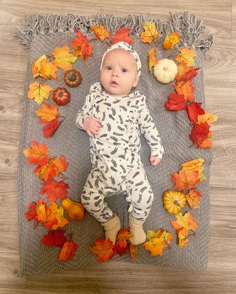 November Photoshoot Ideas Baby, Thanksgiving Baby Photos, November Photoshoot Ideas, November Photoshoot, Photoshoot Ideas Baby, Pumpkin Spice Sign, Baby Photoshoot Ideas, Jessica Simpson Collection, 4 Months Old