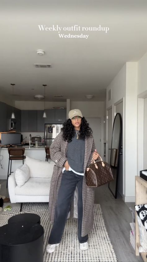 Chateau Outfit, Fitted Cap Outfit Black Women, Fitted Cap Outfit, Black Women Outfit Ideas, Edgy Casual Style, Cap Outfits For Women, Wool Coat Outfit, Wednesday Outfit, Women Outfit Ideas