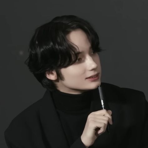 Huening Kai Black Hair, Huening Kai Icon, Txt Kai, Kai Icon, Txt Hueningkai, Heck Yeah, Hair Icon, Huening Kai, Blue Spring