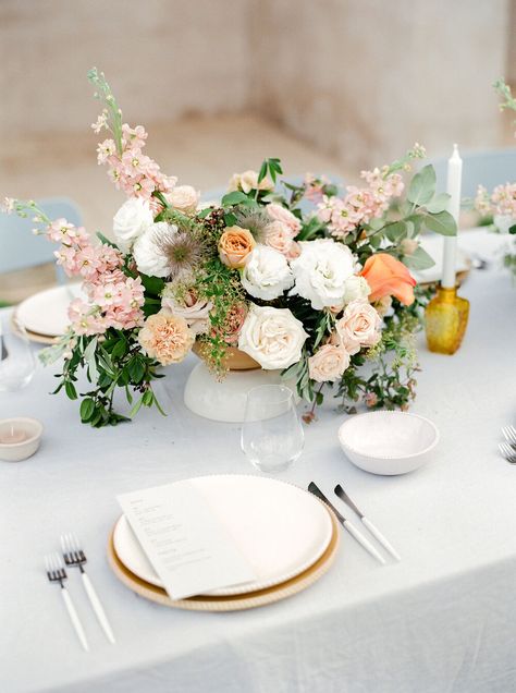 Salmon pink, soft orange and white flowers wedding table centerpieces, grey linens White Flowers Wedding Table, Light Orange Wedding, Light Pink Wedding Flowers, Salmon Wedding, Flowers Wedding Table, Orange And White Flowers, White Flowers Wedding, Orange And Pink Wedding, Pink Wedding Centerpieces