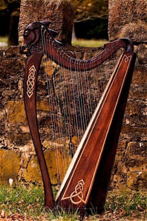 Celtic Harp, Harps Music, Irish Harp, Celtic Music, Celtic Dragon, Celtic Mythology, Irish Music, Irish Eyes, Harbin