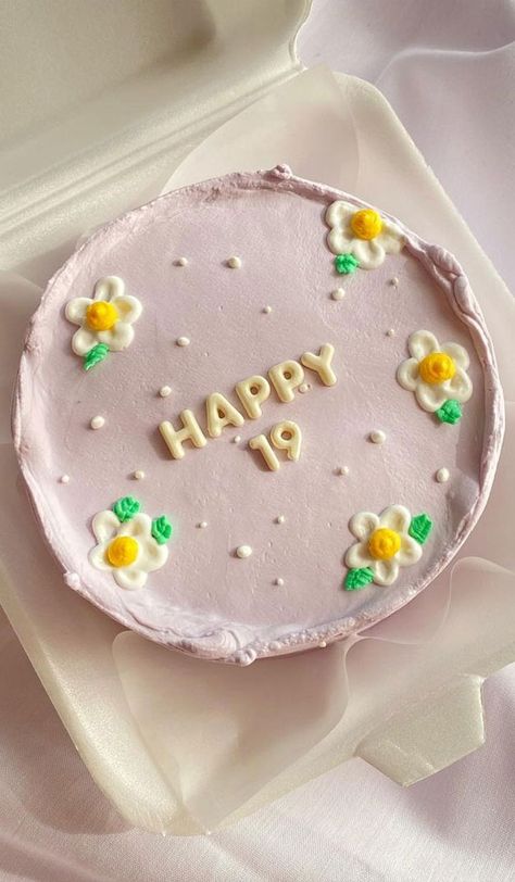 simple birthday cake, minimalist cake, birthday cake ideas, birthday cake trends, birthday cake 2023, cute birthday cake, birthday cake pictures, birthday cake aesthetic Cake Pictures Birthday, Birthday Cake 2023, Minimalist Cake Birthday, Birthday Cake Minimalist, Healthy Baking Alternatives, 19th Birthday Cake, Sugar Free Pastries, Cake Minimalist, Cake 2023