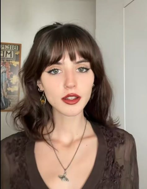 Vintage Haircut With Bangs, Bangs And Curled Hair, Fringe Above Eyebrows, Dark Brown Hair With Fringe, Bangs Above Eyebrows, Long Wolf Cut With Bangs, 60s Hair Bangs, Bangs For Long Face, 60s Haircut