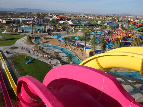 Wet ‘n’ Wild Las Vegas Water Park with over 25 water slides and attractions. Vegas Family Vacation, Las Vegas Family Vacation, Las Vegas Cheap, Las Vegas With Kids, Las Vegas Vacation, Vegas Vacation, Kids Vacation, Vegas Trip, Las Vegas Trip