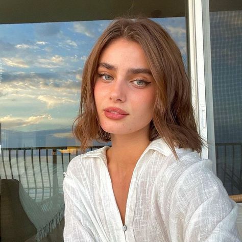 Taylor Hill Instagram, Best Exfoliators, Maybelline Mascara, Exfoliating Face Scrub, Skin Scrub, Neutral Eyes, Taylor Marie Hill, Taylor Hill, Flaky Skin