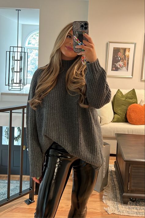 Black Leather Leggings Outfit Casual, Leather Leggings Outfit Casual, Shiny Leggings Outfit, Black Leather Leggings Outfit, Leggings Outfit Winter, Pu Leggings, Leggings Outfit Casual, Leather Leggings Outfit, Black Leather Leggings