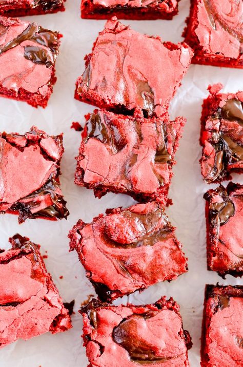 Fun Brownies, Red Velvet Recipe, Hostess Snack Cakes, Red Velvet Brownies Recipe, Velvet Fudge, Red Velvet Fudge, Brownies Ideas, Fancy Deserts, Cherry Brownies