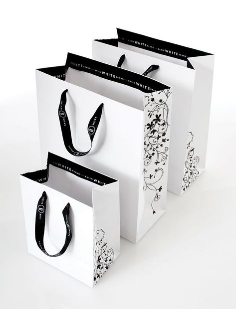 shopping bag - information on handles and interior rim... exterior of bags with varying designs - simple and elegant! Custom Retail Bags, Retail Shopping Bags, Luxury Paper Bag, Shoping Bag, Custom Mailer Boxes, Shopping Bag Design, Retail Bag, Paper Bag Design, Print On Paper Bags