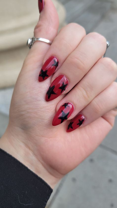 Nails Red And Black Short, Red Nails Black Design, Red Nail Acrylic Designs, Red Nails Black Star, Red Emo Nails, Black And Red Nails Ideas Short, Black And Red Star Nails, Black And Red Acrylic Nails Ideas, Red Stars Nails