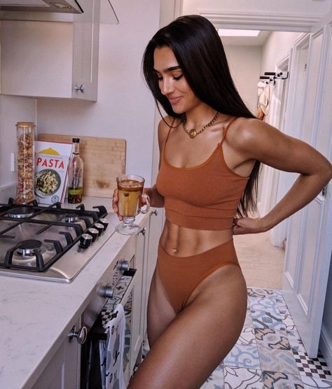 @punk_salami • Instagram photos and videos Stefanie Williams, Stef Williams, Whipped Coffee, Effective Workout Routines, Fitness Inspiration Body, Banana Cake, Body Inspiration, Workout Humor, Health And Fitness Tips