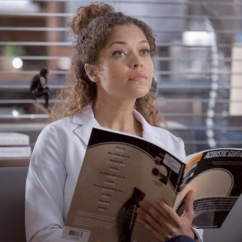 Shany Murphy on Instagram: “Dr. Claire Browne 🤩💞 . . . #thegooddoctorabc #thegooddoctor #gooddoctor #shaunmurphy #clairebrowne #melendaire” Claire Browne, The Good Doctor Abc, Good Doctor Cast, Jasika Nicole, Antonia Thomas, Medical Series, The Good Doctor, Drama Tv Series, Female Character Inspiration