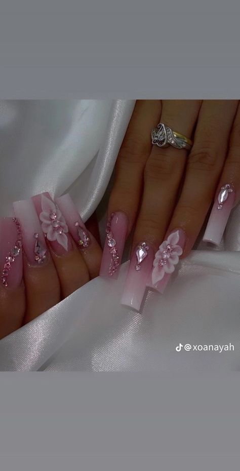 Medium Nails Baddie, Long Nail Inspo Baddie Summer, Medium Length Birthday Nails, Flower Gem Nails, Short Quince Nails, Xv Nails, Latina Nails, Quince Nails, Quinceanera Nails