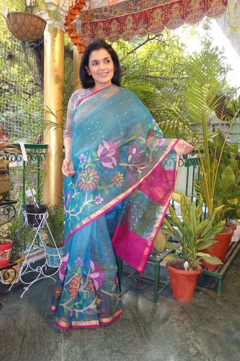 Muslin Jamdani Saree, Muslin Saree, Fabric Colour Painting, Indian Handloom, Pattu Saree Blouse Designs, Kota Sarees, Silk Saree Blouse Designs, Colour Painting, Saree Design