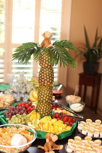 Monkey Birthday Party - Food table with pineapple palm tree in middle    Photo by CaraBethStudio.com Tropisk Fest, Baby Shower Monkey Theme, Γενέθλια Mickey Mouse, Safari Baby Shower Boy, Pineapple Palm Tree, Jungle Theme Birthday Party, Party Fruit, Monkey Birthday Parties, Baby Shower Safari Theme