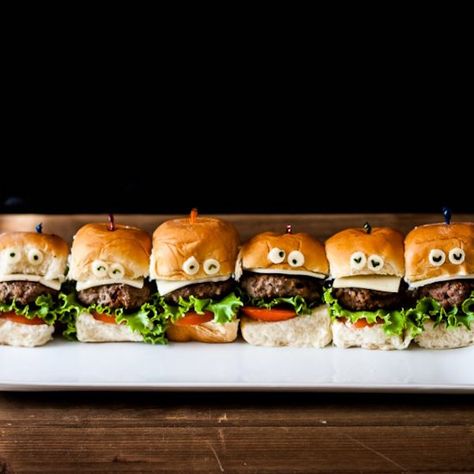 Emoji Sliders party food Mini Hamburgers, Vegetarian Barbecue, Burger Sliders, Mini Burgers, Halloween Dinner, Burgers Sandwiches, Beef Burgers, Turkey Burgers, Halloween Food For Party