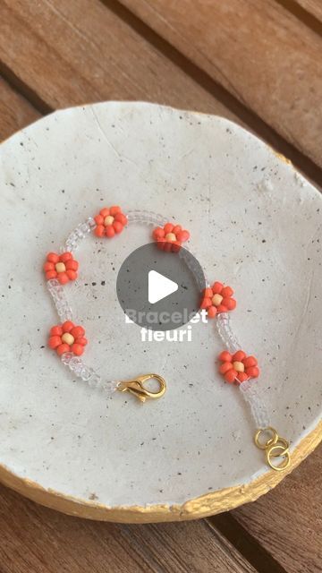 Naomi on Instagram: "BRACELET FLEURI EN PERLES 🌼
Une idée facile et rapide, à décliner en plusieurs couleurs ❤️

J’utilise des perles et fermoirs @amazon.fr 
Du fil 0,27mm @rayher.hobby 

#diy #loisirscreatifs #doityourself #easydiy #tutodiy #bijouxfaitmain #perlesandco #perles #marieclaireidees" Pearl Bracelets Diy, Diy Bijoux, Bracelet Diy, Diy Bracelet, Diy Bracelets, Cupcake, Bracelet, On Instagram