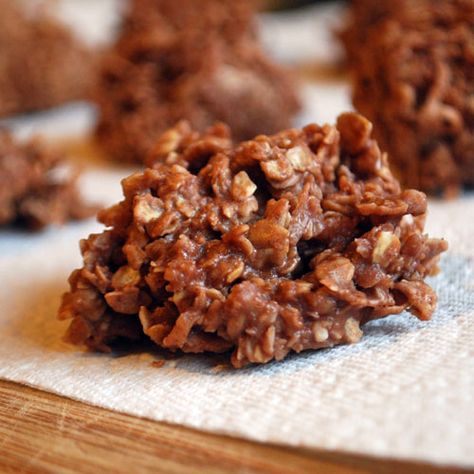 No-bake Chocolate Oatmeal Coconut Cookies | Cake Student Oatmeal No Bake Cookies, Chocolate Coconut Cookies, Chocolate Drop Cookies, Easy No Bake Cookies, Coconut Cookies Recipes, Oatmeal Coconut Cookies, Coconut Oatmeal, Cooking Oatmeal, Chocolate Oatmeal Cookies