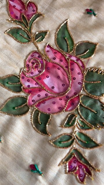 Fabric Painted Blouses, Fabric Paint With Aari Work, Fabric Painting With Aari Work Blouse, Fabric Painting For Beginners, Fabric Painting With Aari Work, Ribbon Work Embroidery, Painting And Embroidery, Blouse Painting, Painting Methods