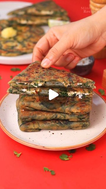 Spinach Paneer Recipe, Palak Paratha Recipe Video, Palak Paneer Paratha Recipe, Palak Paratha, Carom Seeds, Indian Breads, Spinach Seeds, Roll Ups Tortilla, Paratha Recipes