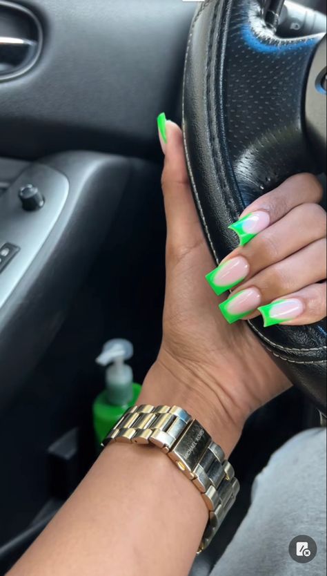 Green And Yellow French Tip Nails, Black Nails With Green Design, Green Acyrilics Nails Design, Short Green French Tip Acrylic Nails, Lime Green Nails Square, French Tip Nails Lime Green, Green Shorties Nails, Nails Acrylic Lime Green, Bright Green French Tip Nails