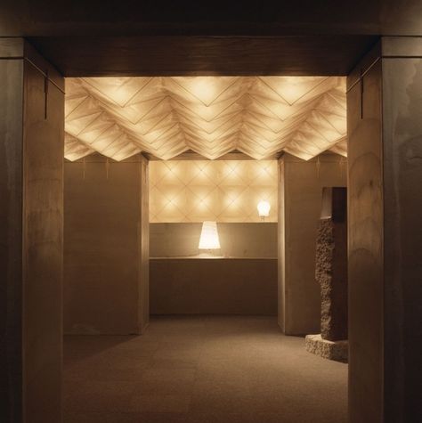 New York. Akari by Isamu Noguchi: space and light as design materials - Domus Noguchi Museum, Arata Isozaki, Wellness Studio, Isamu Noguchi, Light Sculpture, Design Del Prodotto, Dali, Metal Design, Ceiling Design