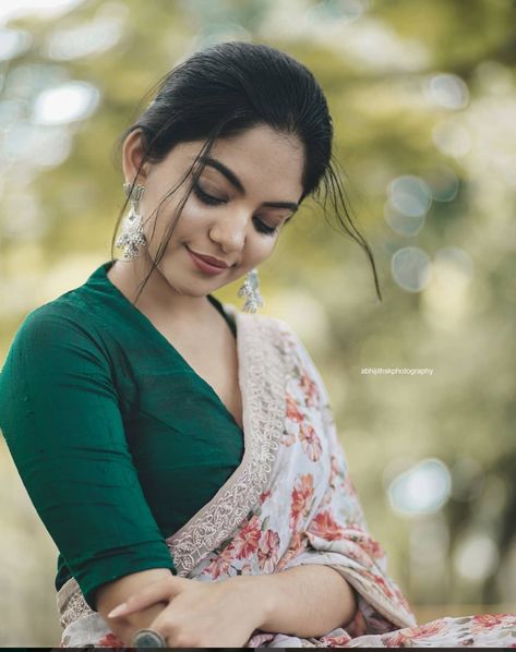 Saree Blouse Design For School Teacher, Kerala Blouse Design Models, Ahaana Krishna, Green Blouse Designs, Saree Jacket Designs, Kerala Saree Blouse Designs, Cotton Saree Blouse Designs, Cotton Blouse Design, Saree Blouse Neck Designs