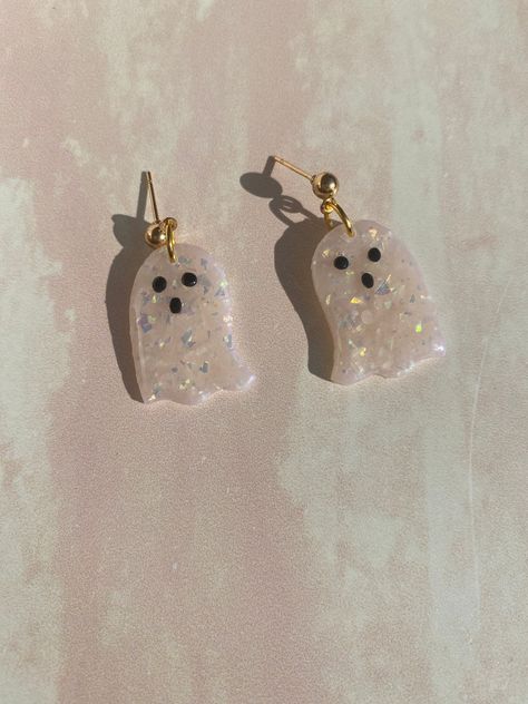 Ghost Earrings Polymer Clay, Polymer Clay Ghost Earrings, Halloween Earrings Diy, Halloween Earrings Polymer Clay, Fimo Halloween, Polymer Clay Halloween, Etsy Halloween, Halloween Clay, Diy Earrings Polymer Clay