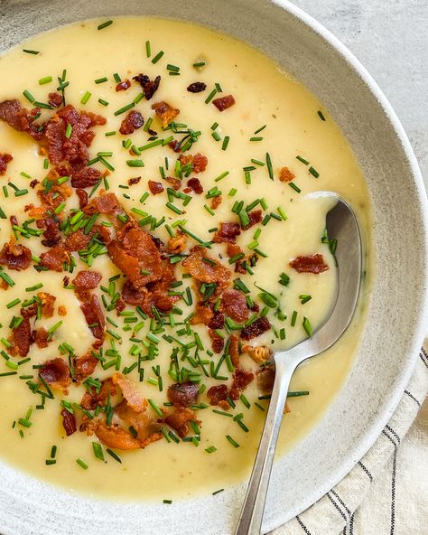 Potato Soup With Bacon, Potato And Leek Soup, Leek And Potato Soup, Soup With Bacon, Leek And Potato, Potato Bacon Soup, Creamed Leeks, Potato Leek, Bacon Soup