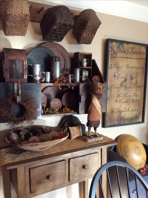 Primitive Hunting, Primitive Vignettes, Primitive Dining Room, Urban Industrial Decor, Country Colonial, Primitive Dining Rooms, Primative Decor, 13 Colonies, Antique Booth