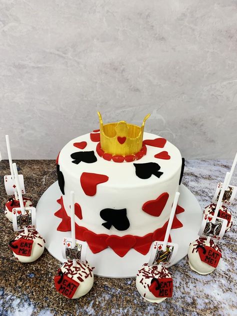 Rise Of Red Party Ideas, Rise Of Red Cake, Descendants Rise Of Red Birthday Cake, Queen Of Hearts Birthday Party Ideas, Cake Quince, Happy Birthday Dr Suess, Queen Of Hearts Cake, Red Party Ideas, Descendants Cake