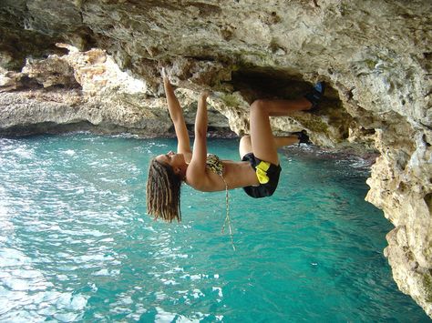 Nuria Valdes climbs ‘I Live in a Cave’ 6b+, Porto Colom Solo Climbing, Breathtaking Places, Dream Travel Destinations, Deep Water, Majorca, Rock Climbing, World Famous, The Deep, Bouldering