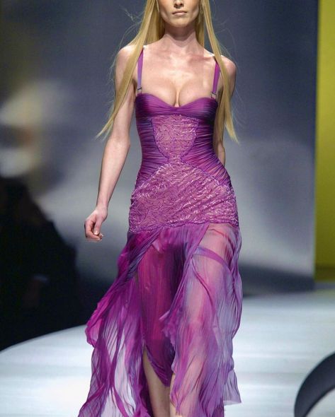 Versace FW 2003 💟 | Instagram Runway Versace, Versace Runway, 90s Runway Fashion, Runway Fashion Couture, Versace Dress, Purple Outfits, Sequin Prom Dresses, Pretty Prom Dresses, Runway Dresses