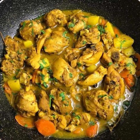 Curry Chicken Recipe, Jamaican Chicken, Jamaican Curry Chicken, Jamaican Curry, Jamaican Cuisine, Jamaican Dishes, Recipes Authentic, Jamaican Recipes, Curry Chicken Recipes