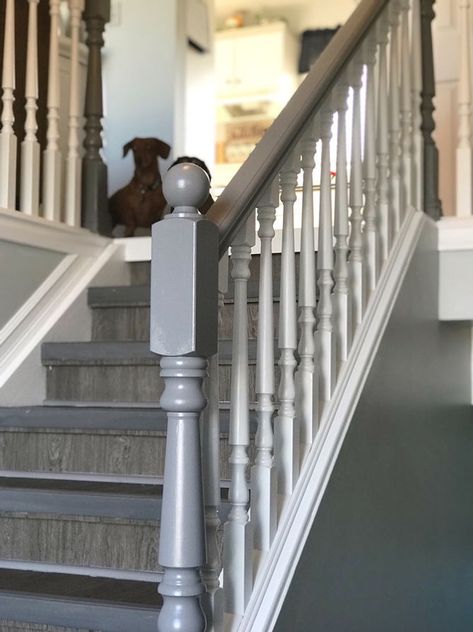 Paint Banister, Painted Staircase Railing, Banister Spindles, Wooden Banister, Painting Wooden Stairs, Banister Makeover, Painted Banister, Painted Stair Railings, Staircase Spindles