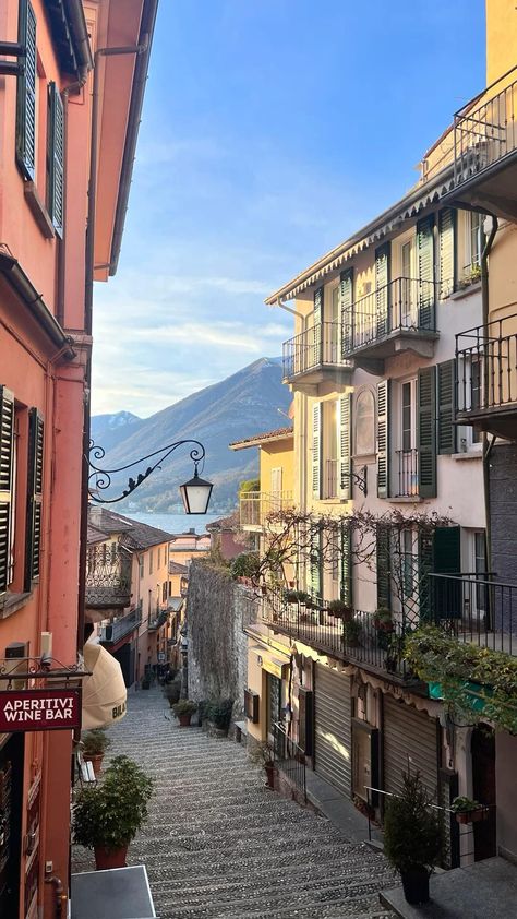 Lake Como Italy Lac Como, Italy Road Trip Itinerary, Bellagio Lake Como, Comer See, Toscana Italia, Travel To Italy, Lake Como Italy, Italy Travel Tips, Italy Aesthetic