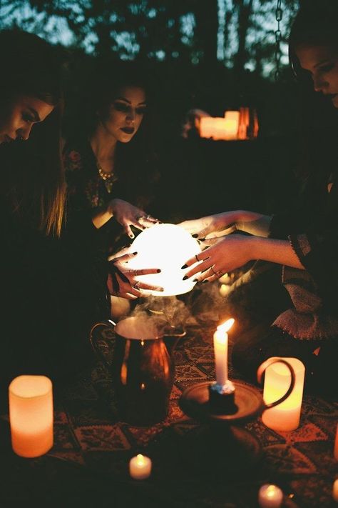 Night Spells, Fall Minis, About Moon, Witch Photos, Witch Rituals, Witch Coven, Halloween Photography, Witch Girl, Magic Aesthetic