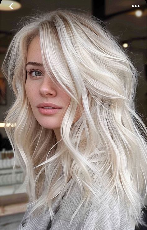 Platinum Blonde Hair Cool Skin Tone, Bright Champagne Blonde Hair, White Blonde Hair Brown Eyes, Edgy Blonde Balayage, Current Blonde Hair Trends, Blonde And Brown Dimensional Hair, Pretty Blonde Hair Colors, Neutral Platinum Blonde, Peekaboo Hair For Blondes