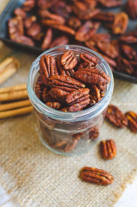 Roasted Pecans Recipe, Spicy Pecans, Candied Pecans Recipe, Fit Foodie Finds, Keto Candy, Spiced Pecans, Roasted Pecans, Fit Foodie, Nut Recipes