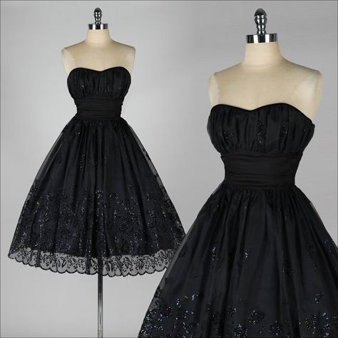 vintage 1950s dress . black glitter flocked . by millstreetvintage Black 1950s Dress, Black Glitter Dress, Black Cupcake, Vintage Fashion 50s, 1950s Dresses Vintage, 1950s Party Dresses, Vintage Cocktail Dress, 80s Prom Dress, Vintage 1950s Dress