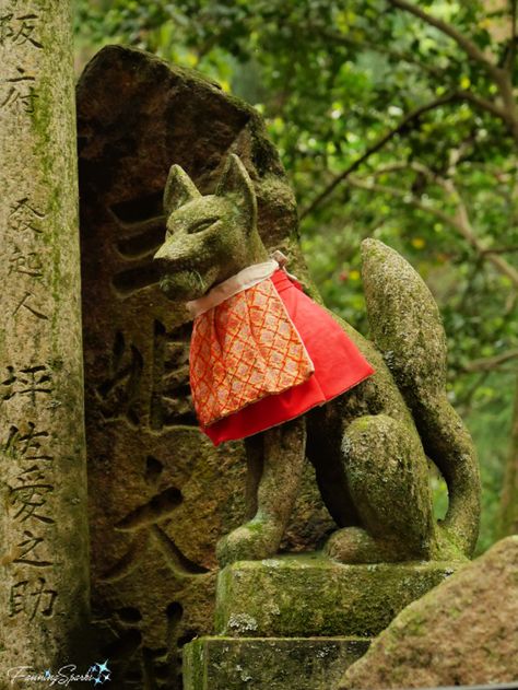 Messenger Fox or Kitsune at Fushimi Inari-taisha Shrine in Kyoto Japan @FanningSparks | Postcards from Japan #3 – FanningSparks Japanese Aesthetic Traditional, Animals In Japan, Edo Japan Aesthetic, Feudal Japan Aesthetic, Kyoto Illustration, Kitsune Shrine, Shrine Aesthetic, Kyoto Japan Aesthetic, Kitsune Aesthetic