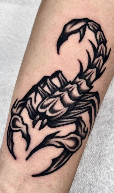 Trad Scorpion Tattoo, Old School Scorpion Tattoo, Scorpion Tattoo Traditional, Oldschool Tattoo Black, Traditional Scorpion Tattoo, Scorpions Tattoo, Modelo Tattoo, Good Tattoo Ideas, Bird Of Prey Tattoo