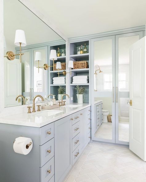 https://www.instagram.com/p/CanC4U6pwDb/?utm_medium=share_sheet 1890s Bathroom, Dunelm Bathroom, Walmart Bathroom, Queen Decor, Park Bathroom, Decor Jars, London Bathroom, Marble Herringbone Tile, Green Bathroom Vanity